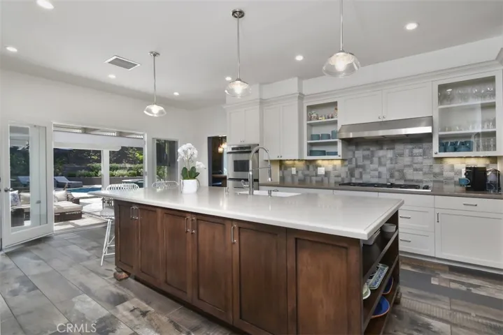 4303 Bonavita Drive, Encino, California 91436