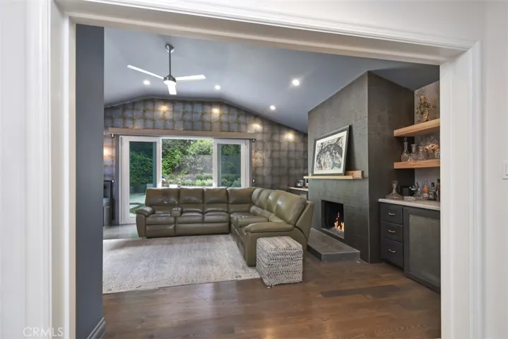 4303 Bonavita Drive, Encino, California 91436
