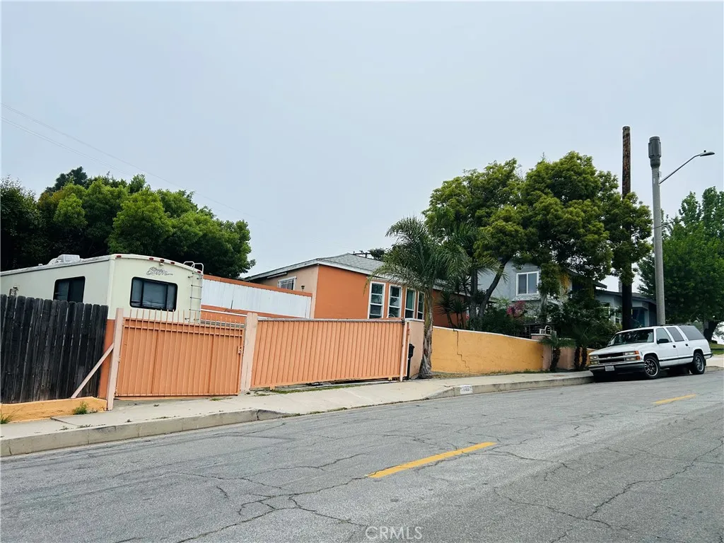 8415 West Boulevard, Inglewood, California 90305 home-pic-1