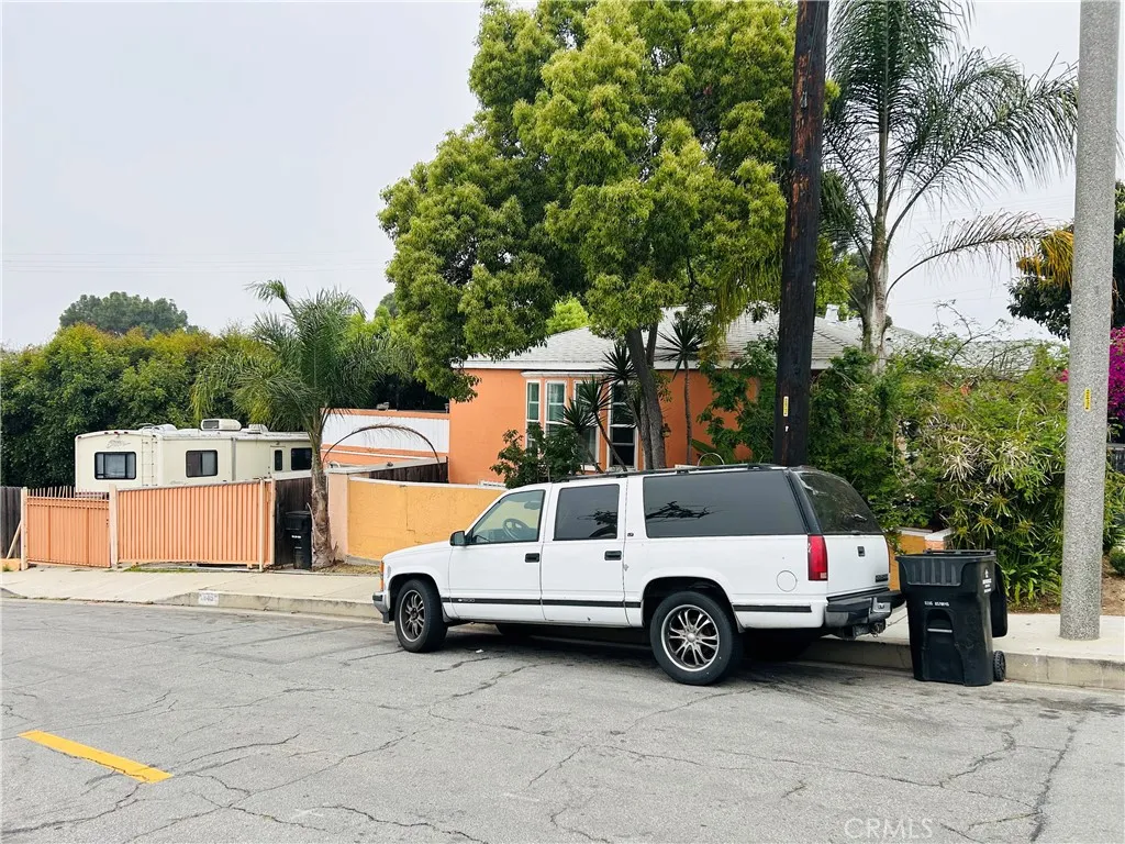 8415 West Boulevard, Inglewood, California 90305 home-pic-0