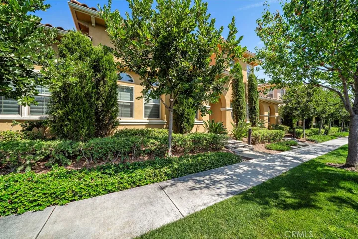 40 Roycroft, Irvine, California 92620