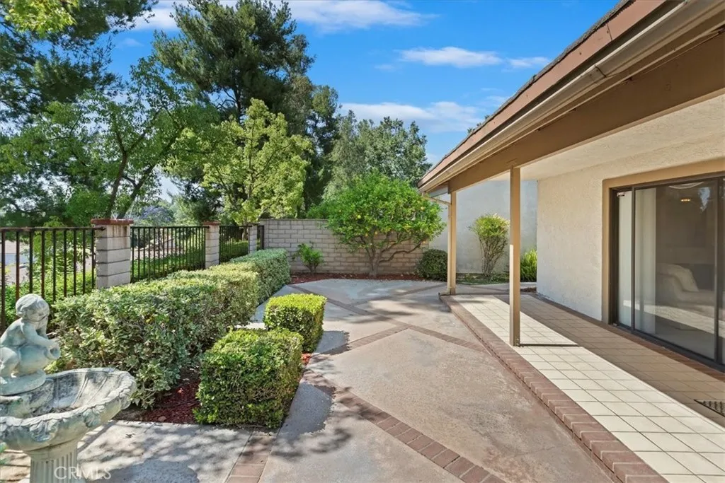 548 Via La Paloma, Riverside, California 92507 home-pic-34