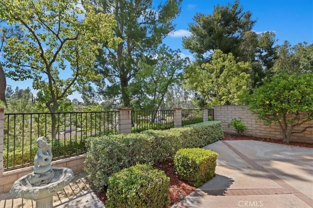 548 Via La Paloma, Riverside, California 92507 home-pic-35
