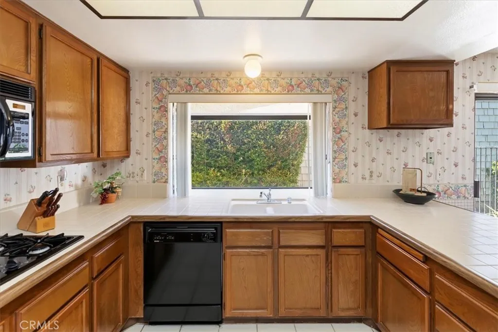 548 Via La Paloma, Riverside, California 92507 home-pic-16
