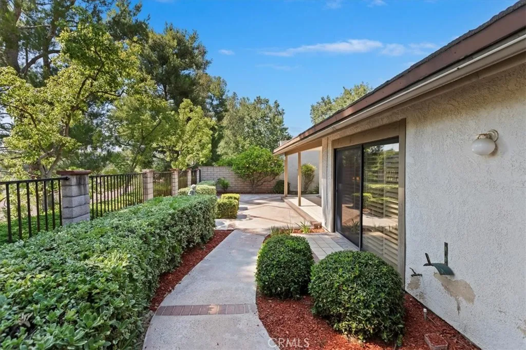 548 Via La Paloma, Riverside, California 92507 home-pic-32