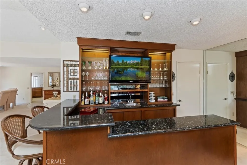 548 Via La Paloma, Riverside, California 92507 home-pic-13