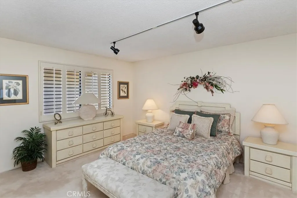 548 Via La Paloma, Riverside, California 92507 home-pic-25