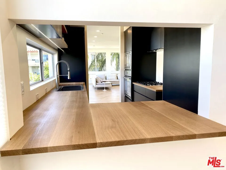 2237 S Bentley Avenue 302, Los Angeles, California 90064 home-pic-34