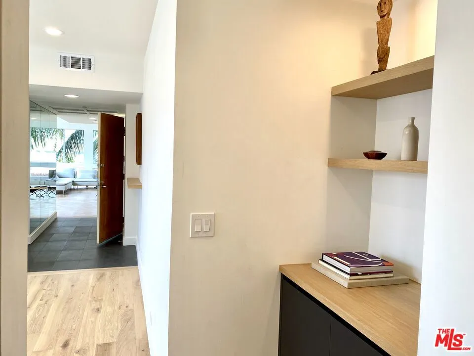 2237 S Bentley Avenue 302, Los Angeles, California 90064 home-pic-18