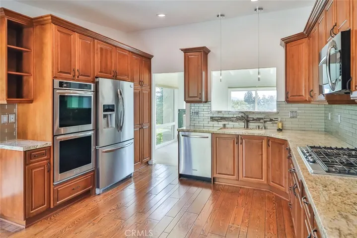 813 Woodlawn Drive, Thousand Oaks, California 91360