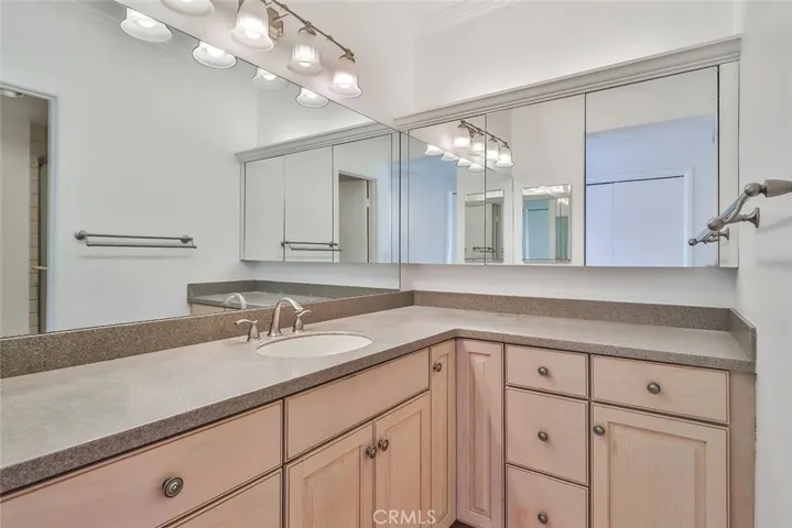 813 Woodlawn Drive, Thousand Oaks, California 91360