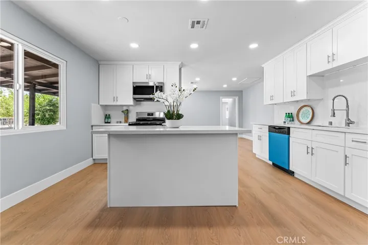 10352 Lincoln Avenue, Hesperia, California 92345