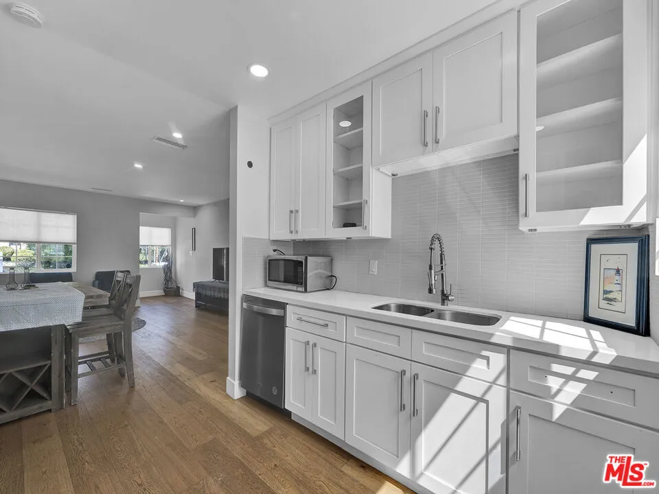 6036 Lindley Avenue, Encino, California 91316 home-pic-9