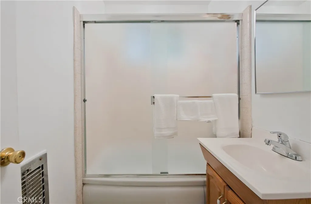 17330 Califa Street, Encino, California 91316 home-pic-11