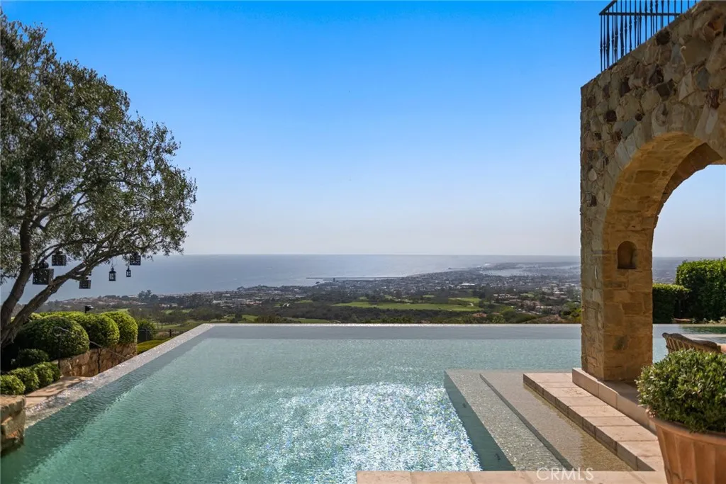 36 Pelican Crest Drive, Newport Coast, California 92657 home-pic-4