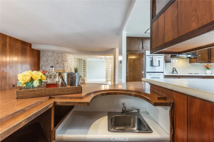 Sunken wet bar with seating