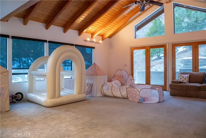 Large Living Room/Bonus Room