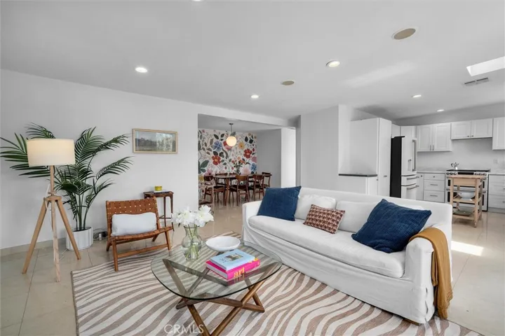 4698 Morro Drive, Woodland Hills, California 91364