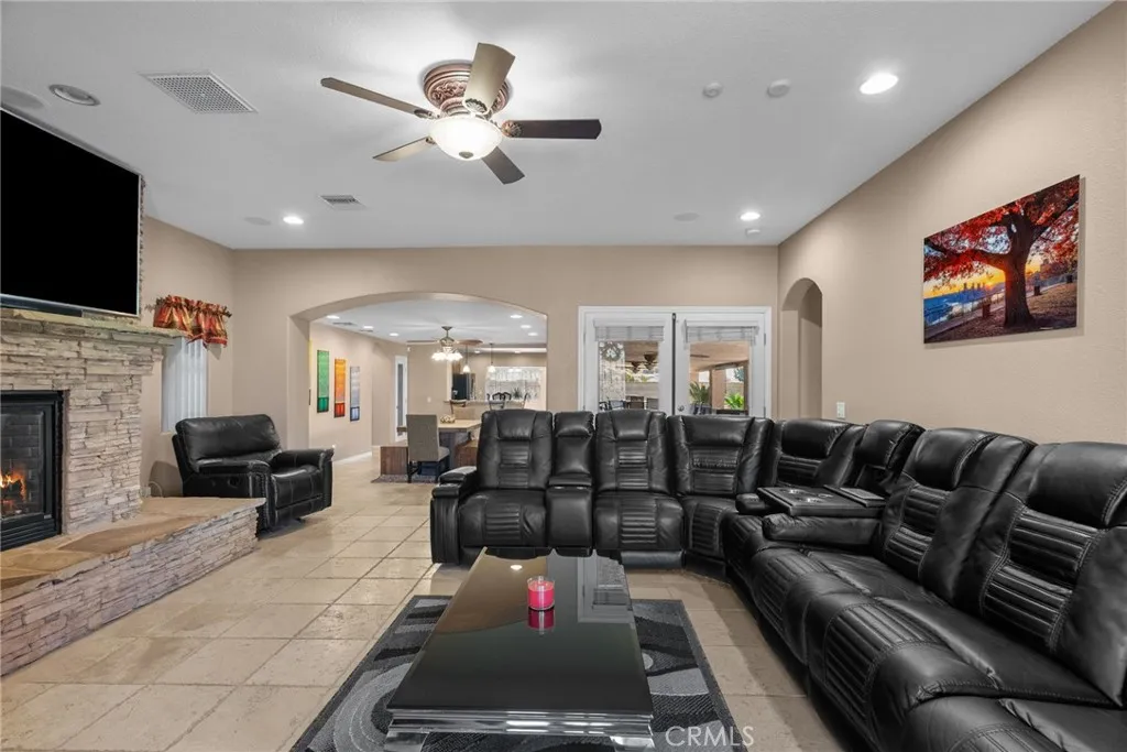 40139 15 Street W, Palmdale, California 93551 home-pic-4