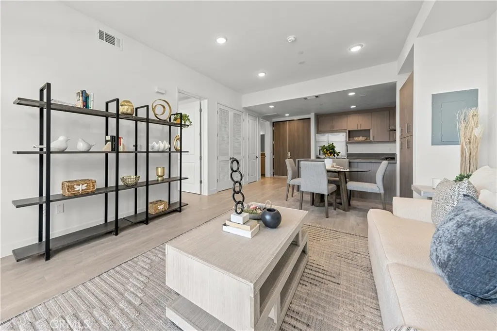 168 S Monterey Street 202, Alhambra, California 91801 home-pic-7