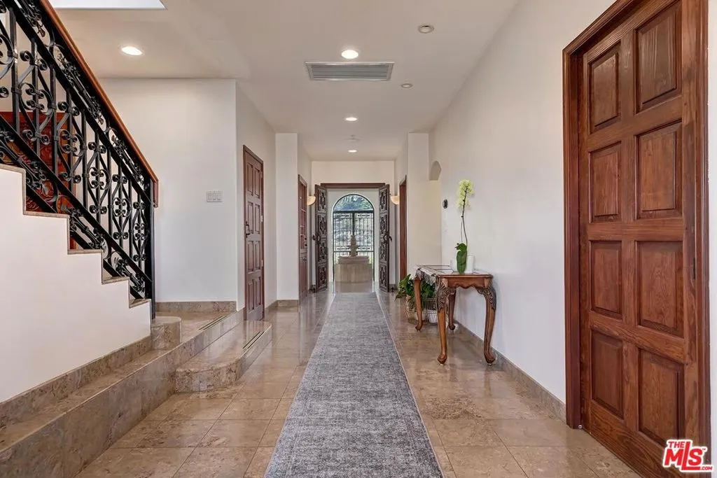 10827 Pacific View Drive, Malibu, California 90265 home-pic-12