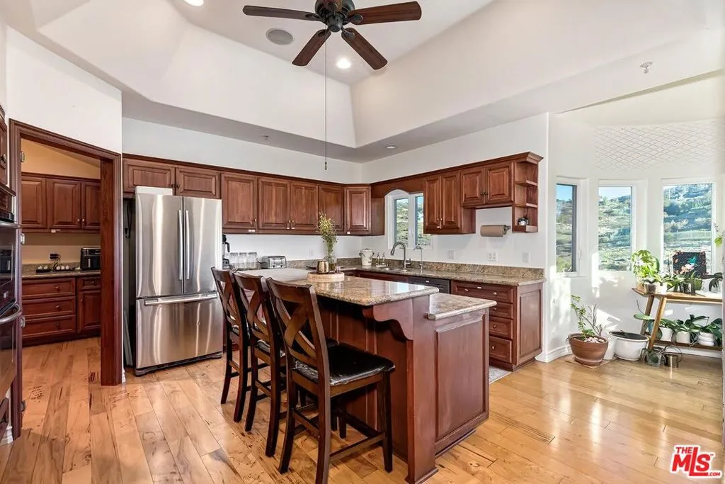 10827 Pacific View Drive, Malibu, California 90265 home-pic-4