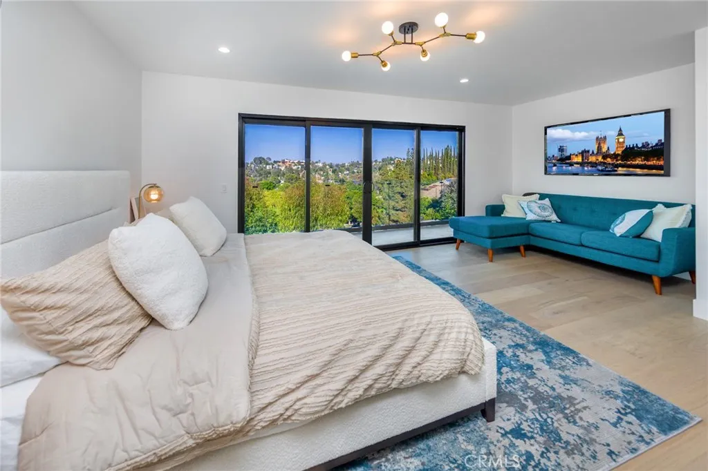 4976 Llano Drive, Woodland Hills, California 91364 home-pic-26