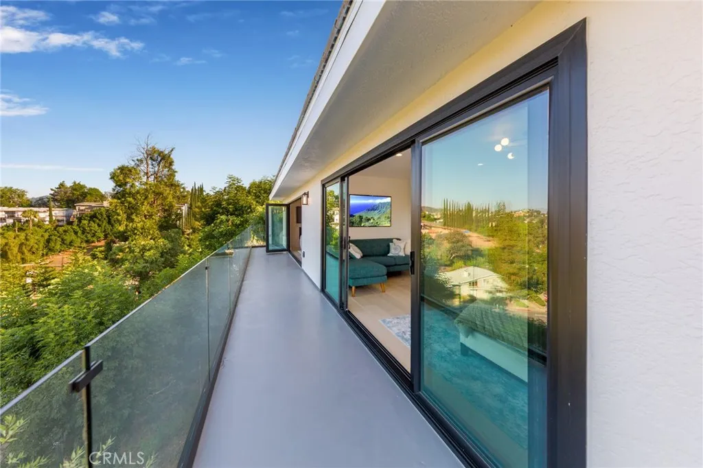 4976 Llano Drive, Woodland Hills, California 91364 home-pic-32