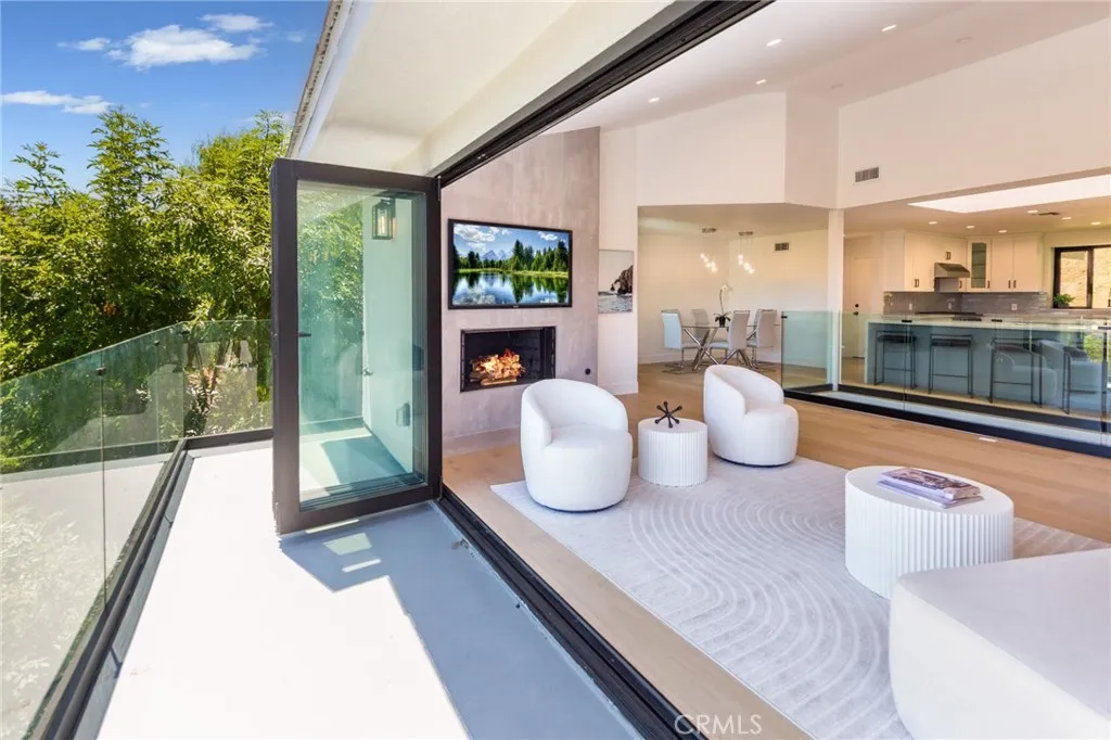 4976 Llano Drive, Woodland Hills, California 91364 home-pic-3