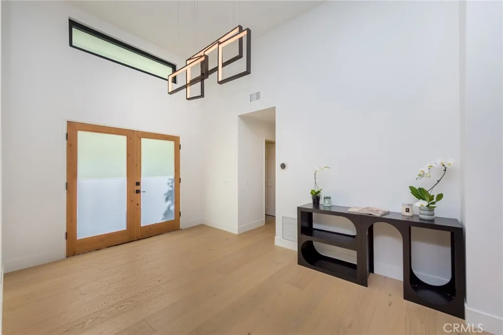 4976 Llano Drive, Woodland Hills, California 91364 home-pic-10