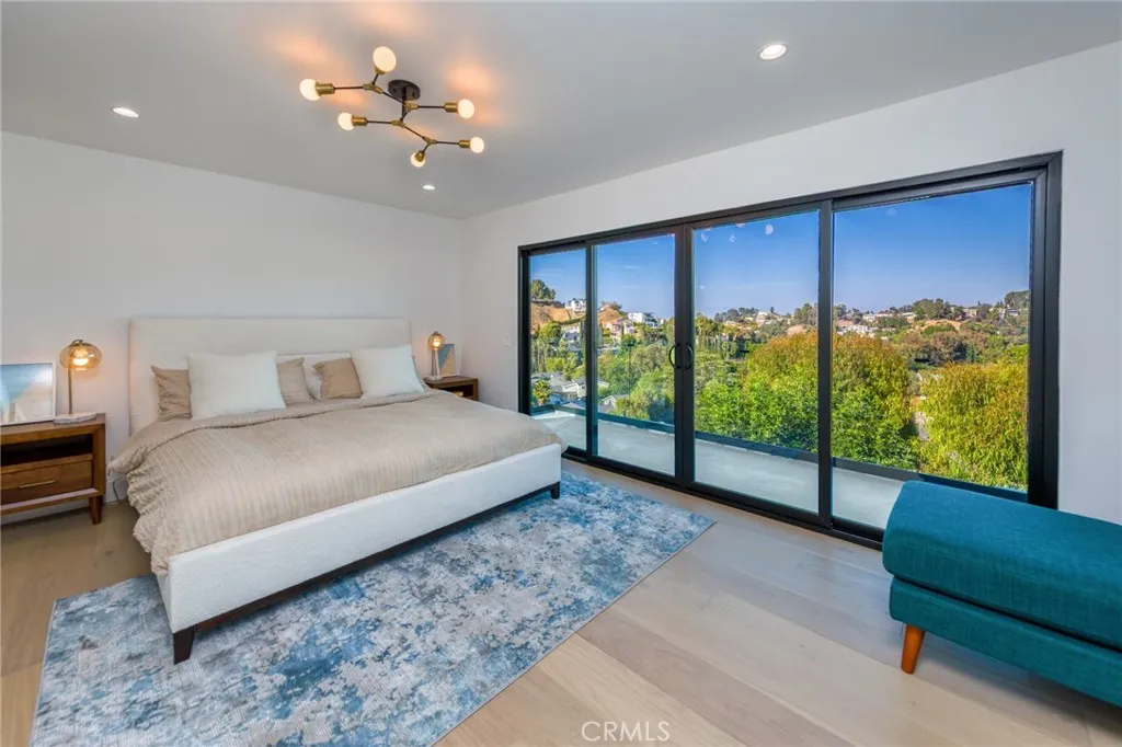 4976 Llano Drive, Woodland Hills, California 91364 home-pic-25