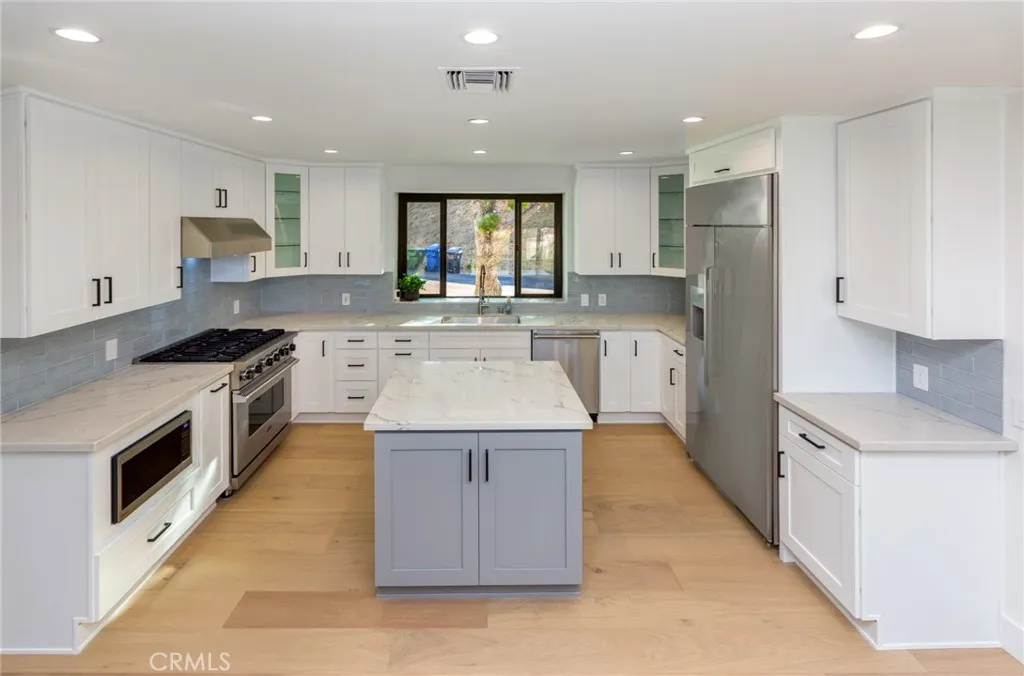 4976 Llano Drive, Woodland Hills, California 91364 home-pic-18
