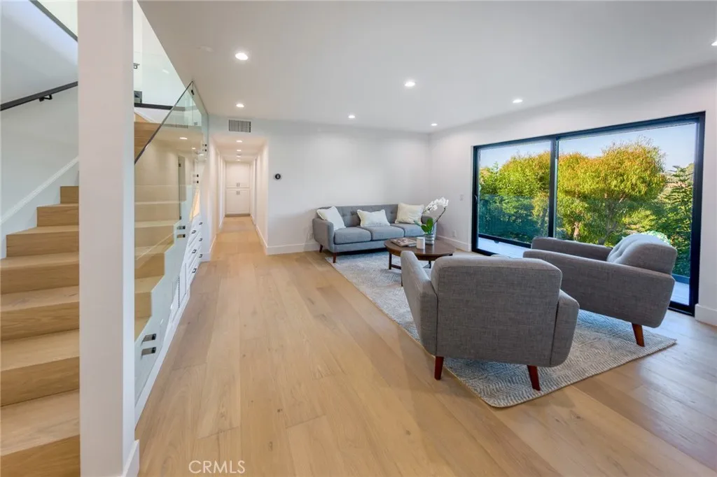 4976 Llano Drive, Woodland Hills, California 91364 home-pic-38