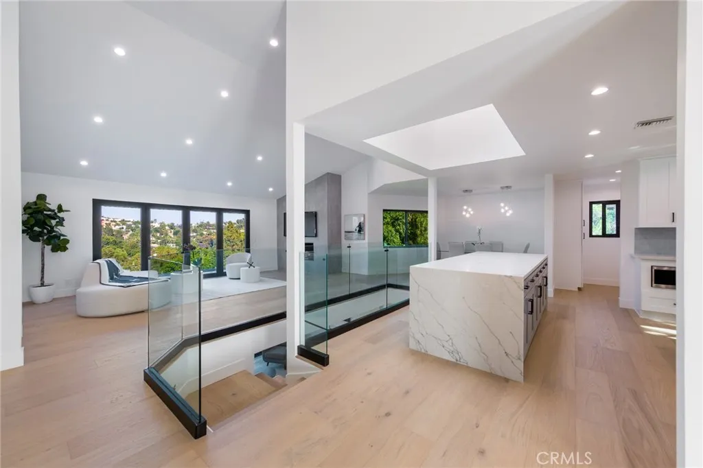4976 Llano Drive, Woodland Hills, California 91364 home-pic-7