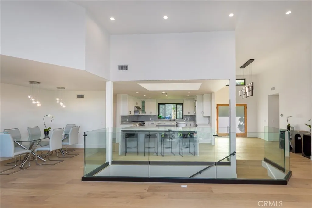4976 Llano Drive, Woodland Hills, California 91364 home-pic-19