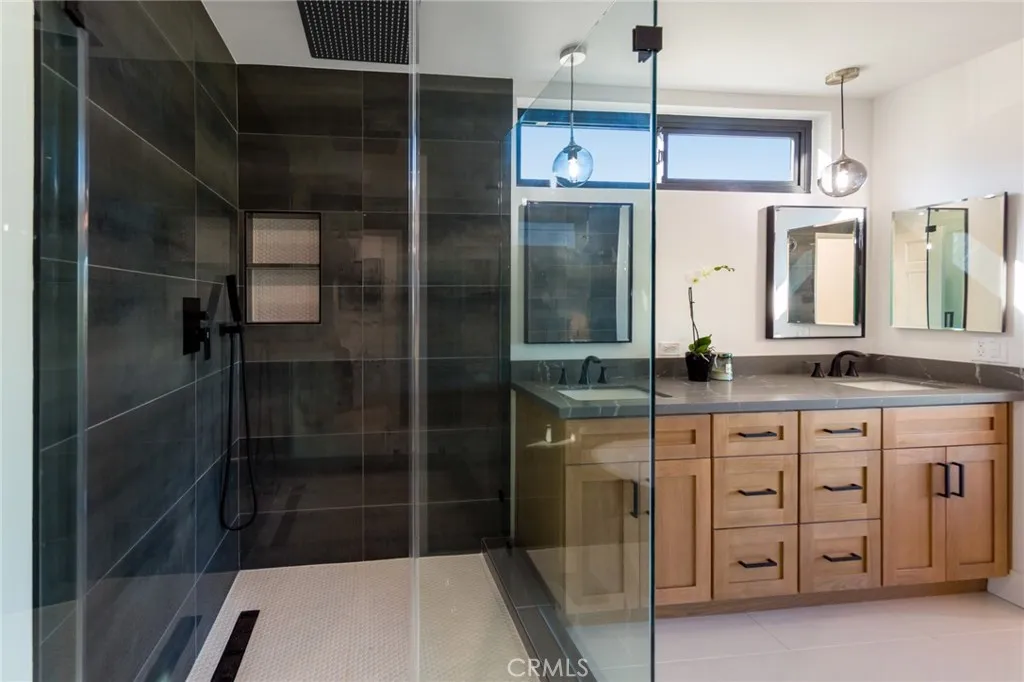 4976 Llano Drive, Woodland Hills, California 91364 home-pic-31