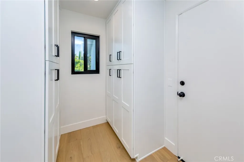 4976 Llano Drive, Woodland Hills, California 91364 home-pic-24