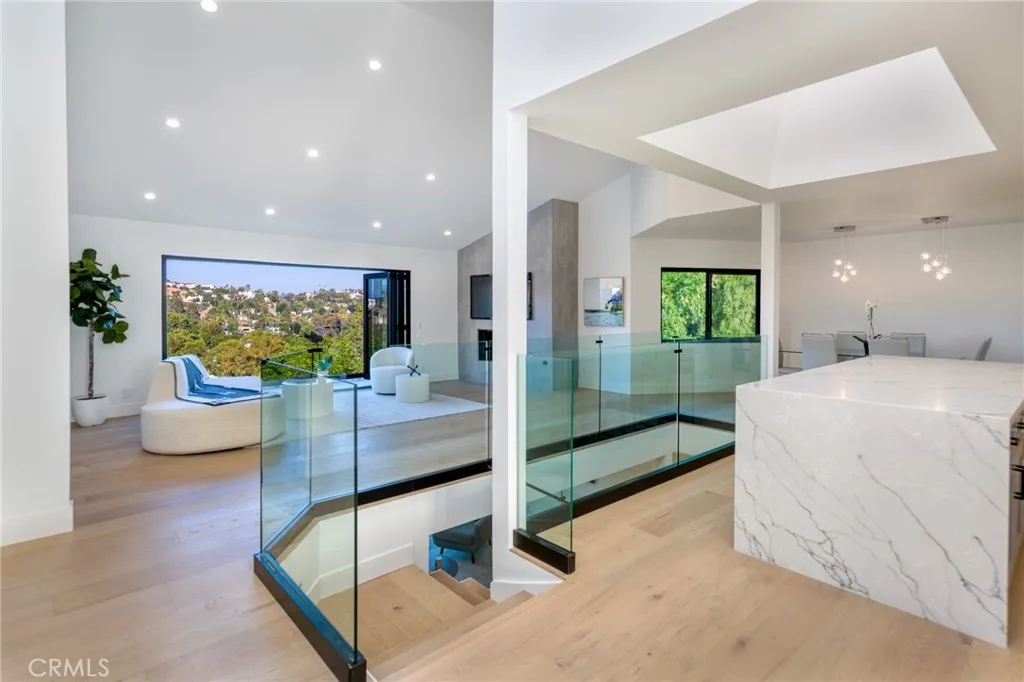 4976 Llano Drive, Woodland Hills, California 91364 home-pic-1