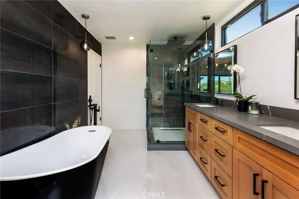 4976 Llano Drive, Woodland Hills, California 91364 home-pic-29