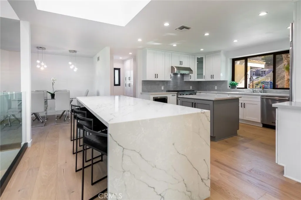 4976 Llano Drive, Woodland Hills, California 91364 home-pic-11