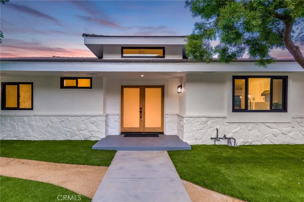 4976 Llano Drive, Woodland Hills, California 91364 home-pic-48