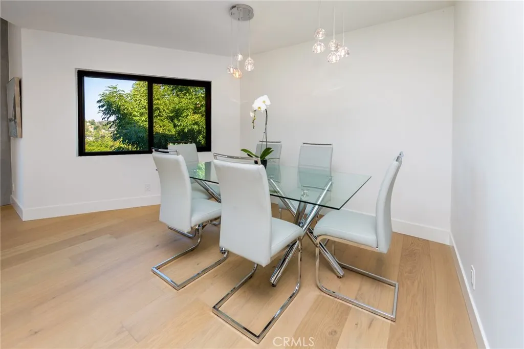 4976 Llano Drive, Woodland Hills, California 91364 home-pic-23