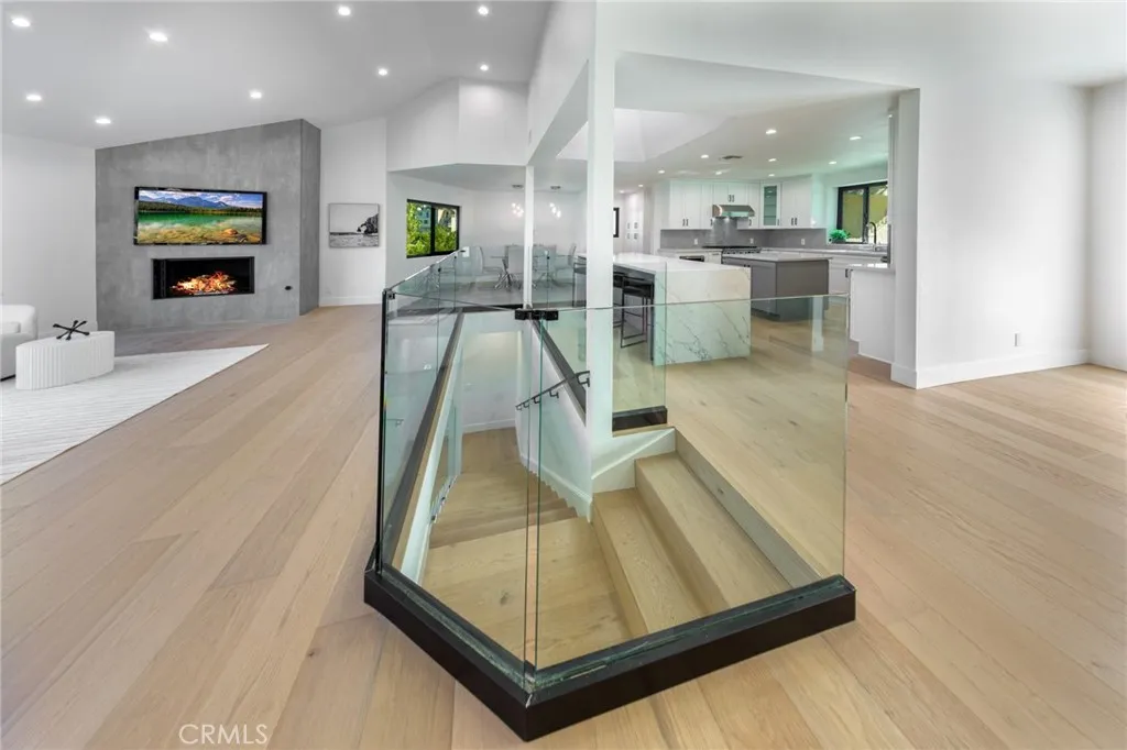 4976 Llano Drive, Woodland Hills, California 91364 home-pic-8