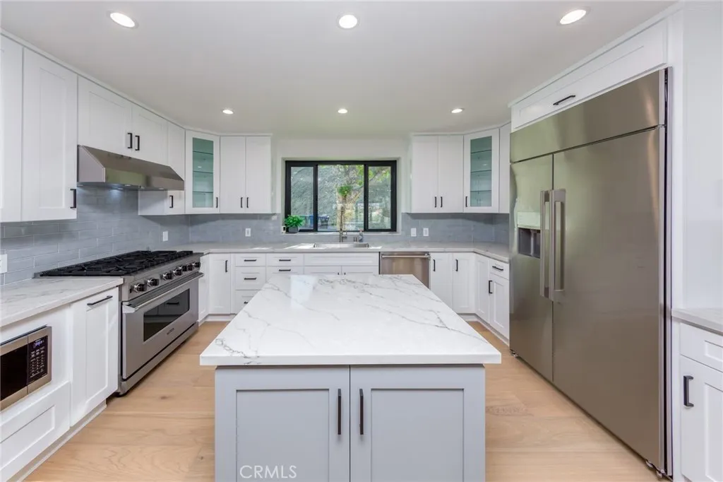 4976 Llano Drive, Woodland Hills, California 91364 home-pic-13
