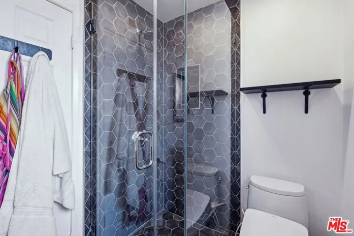 29429 Trailway Lane, Agoura Hills, California 91301