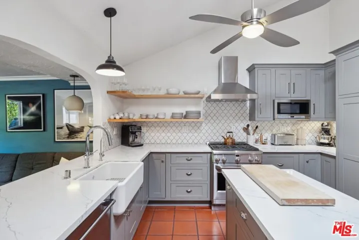 29429 Trailway Lane, Agoura Hills, California 91301