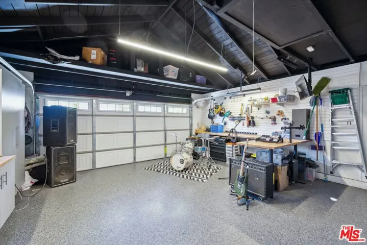 29429 Trailway Lane, Agoura Hills, California 91301