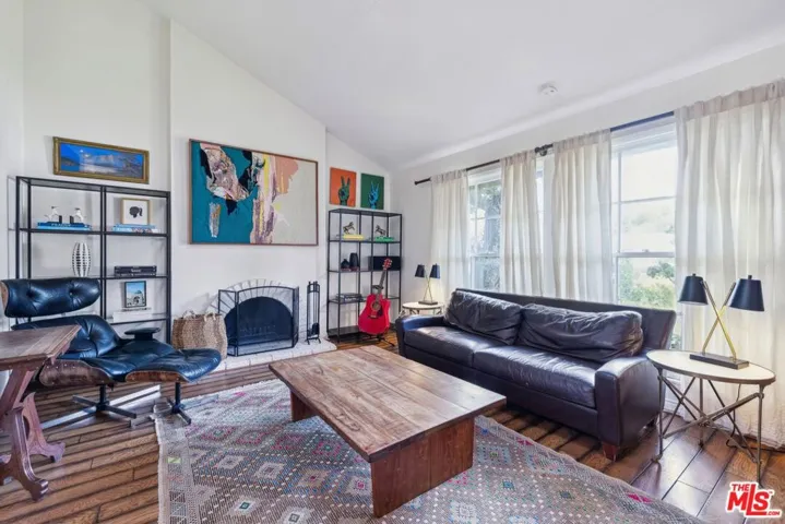 29429 Trailway Lane, Agoura Hills, California 91301