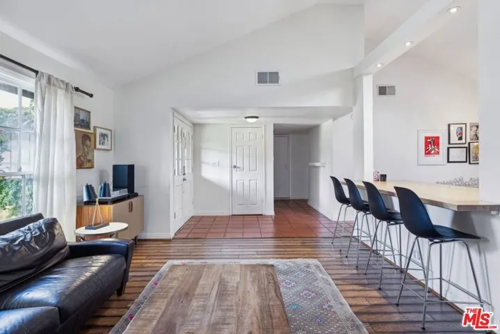 29429 Trailway Lane, Agoura Hills, California 91301