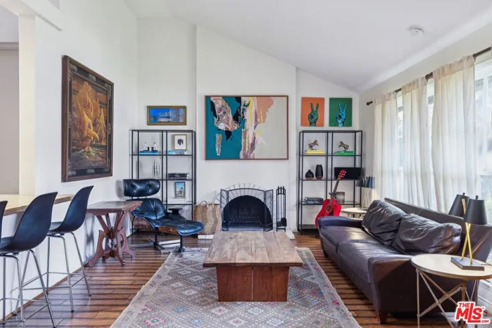 29429 Trailway Lane, Agoura Hills, California 91301